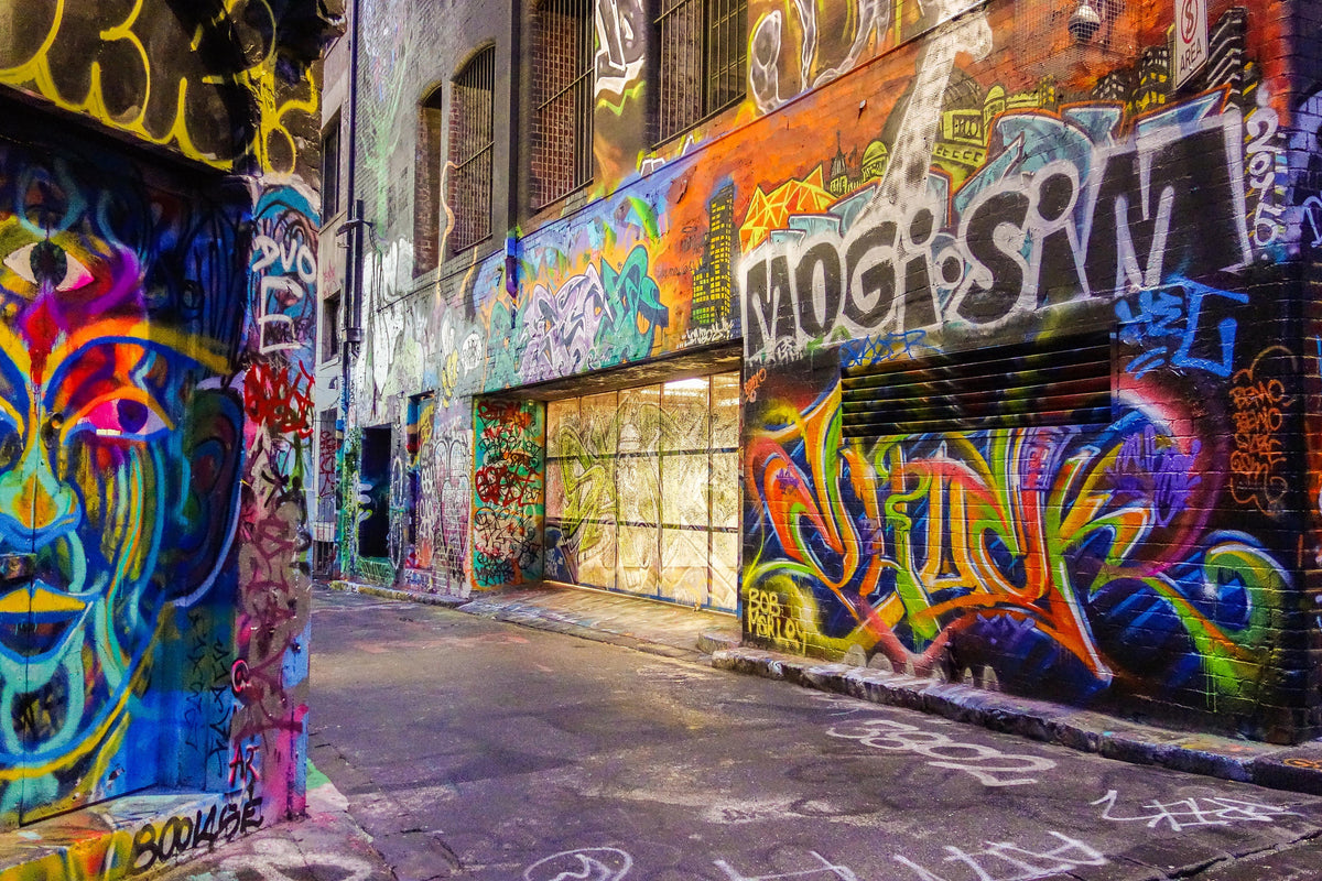 canvas-print-houses-with-graffiti