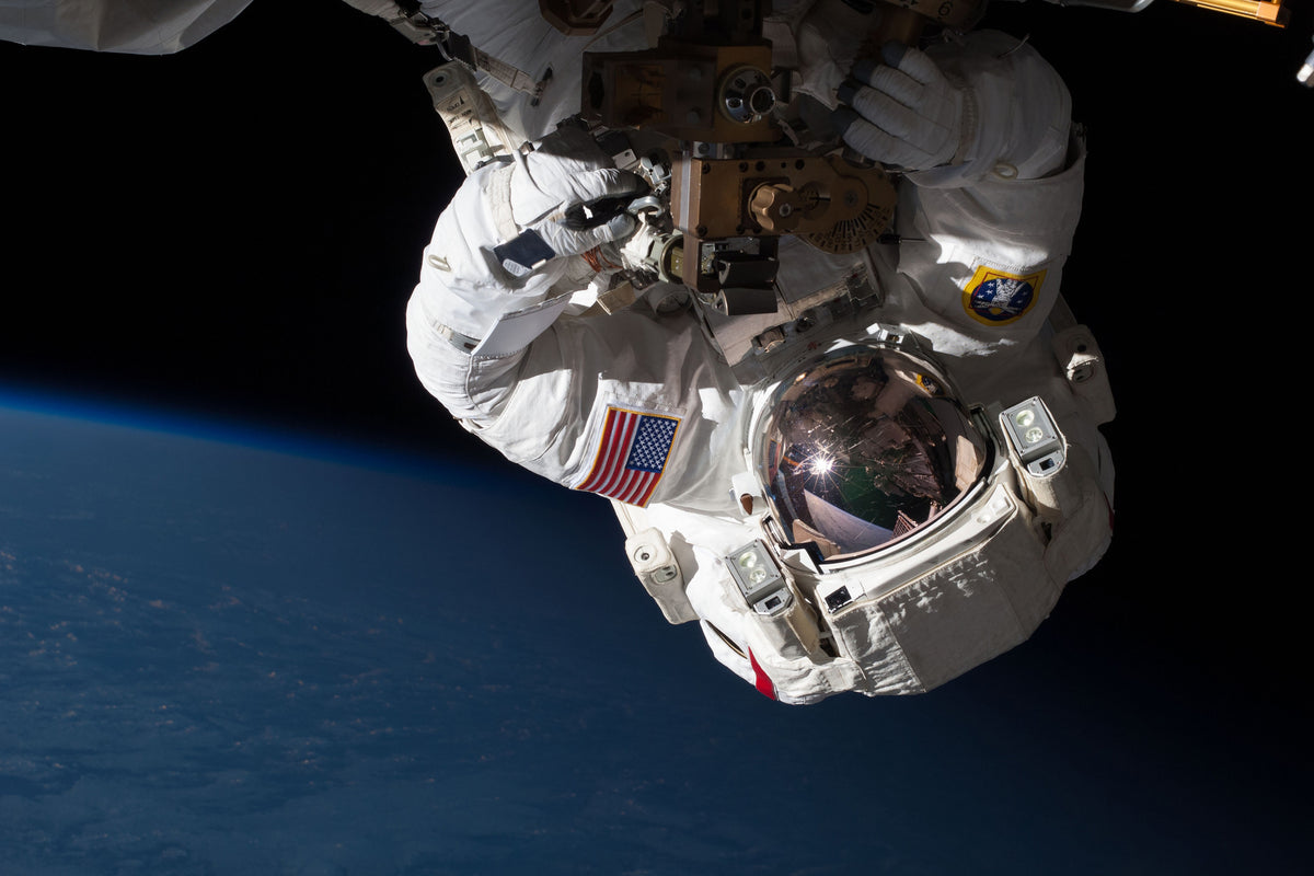 3-piece-canvas-print-astronaut-in-xl