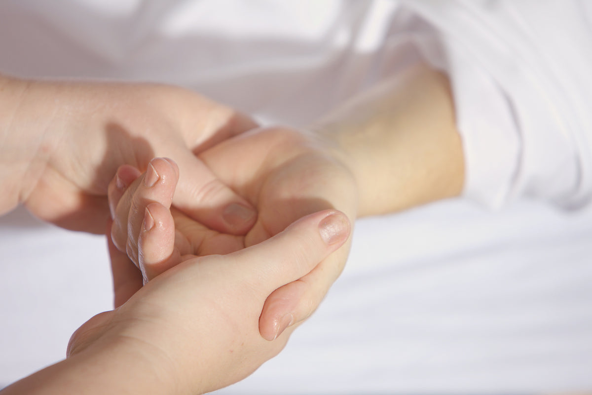 aluminium-print-hand-massage