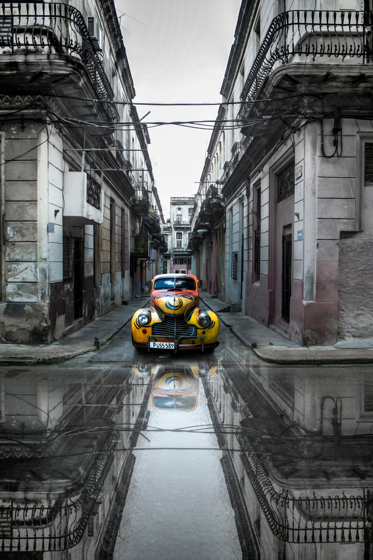 framedposter-print-classic-old-car-in-havana-cuba