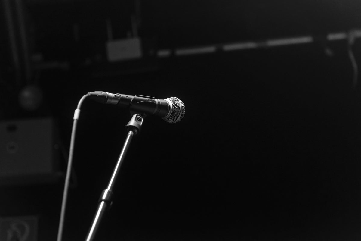 3-piece-aluminium-print-on-stage