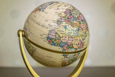 poster-print-the-globe