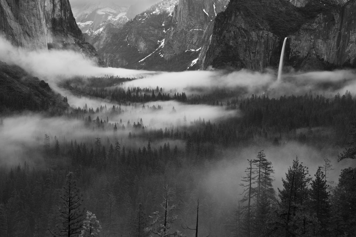 acrylic-print-fog-floating-in-yosemite-valley