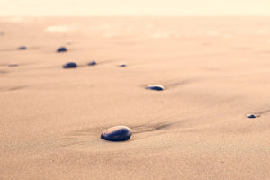 modern-3-piece-aluminium-print-pebbles-in-the-sand