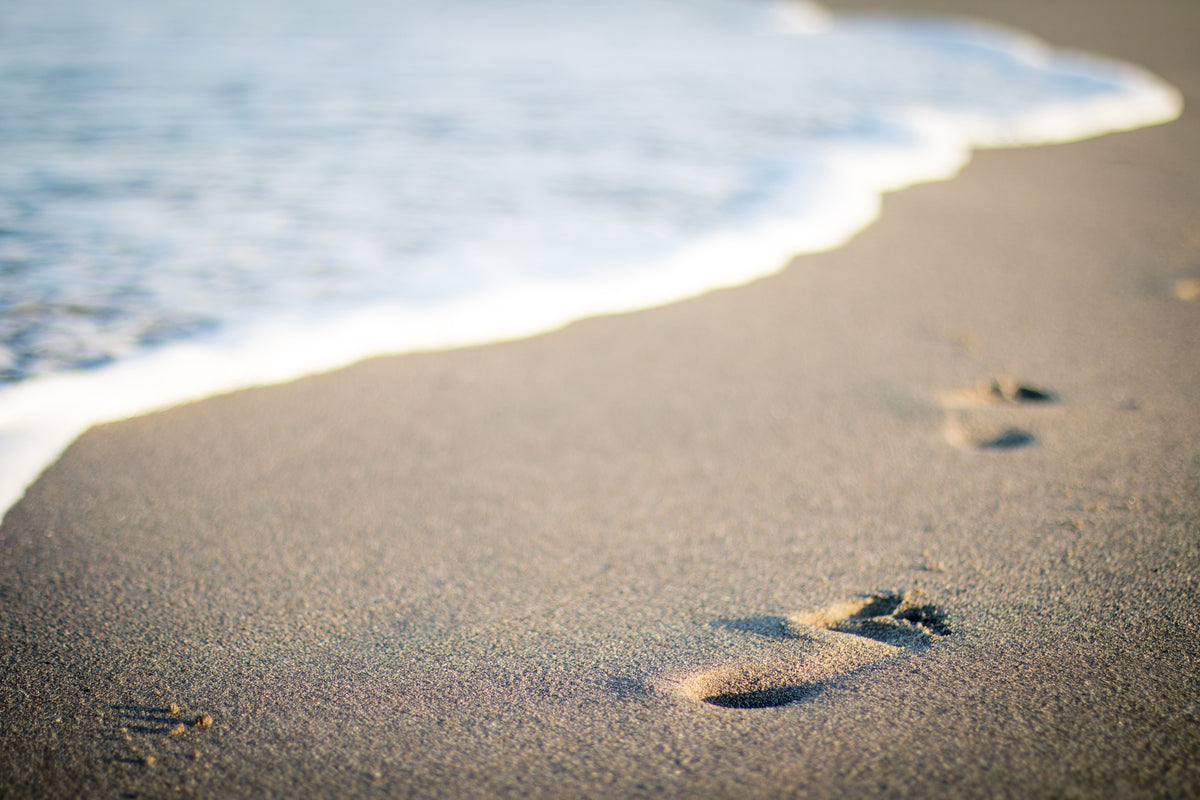 canvas-print-footprints-in-the-sand-on-the-beach