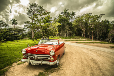 poster-print-a-vintage-car-in-cuba