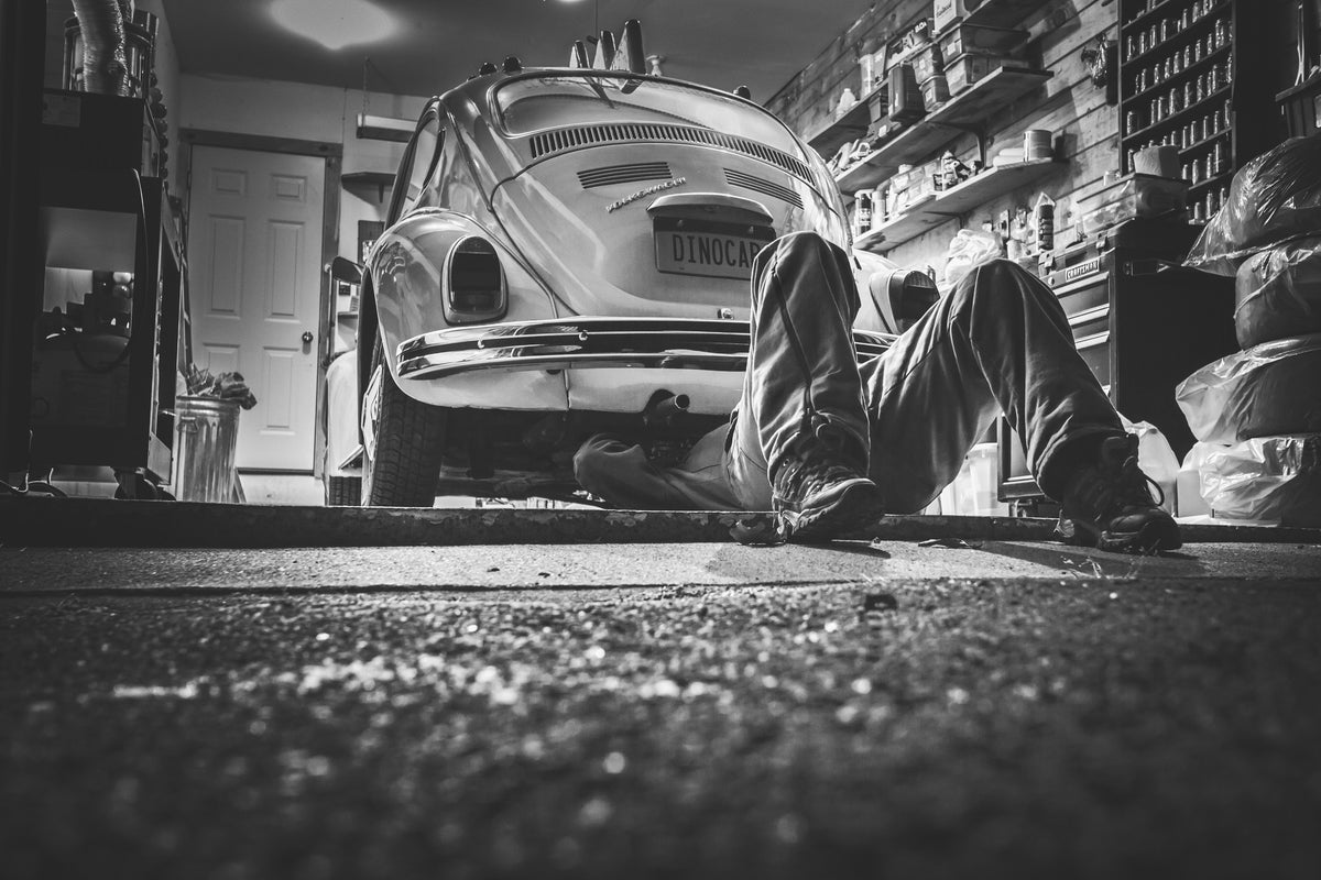 framedcanvas-print-oldtimer-repair