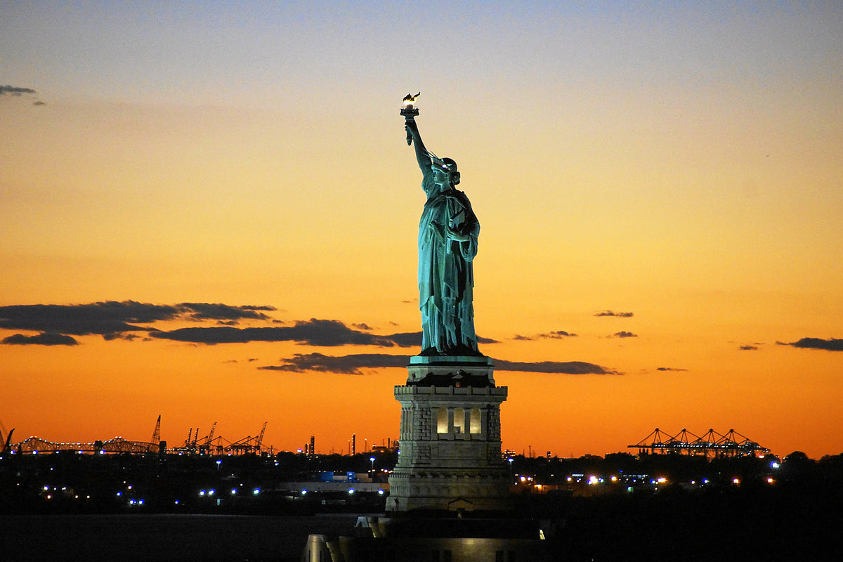 framedposter-print-statue-of-liberty-in-the-evening-light