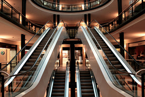 aluminium-print-escalator-in-shopping-mall