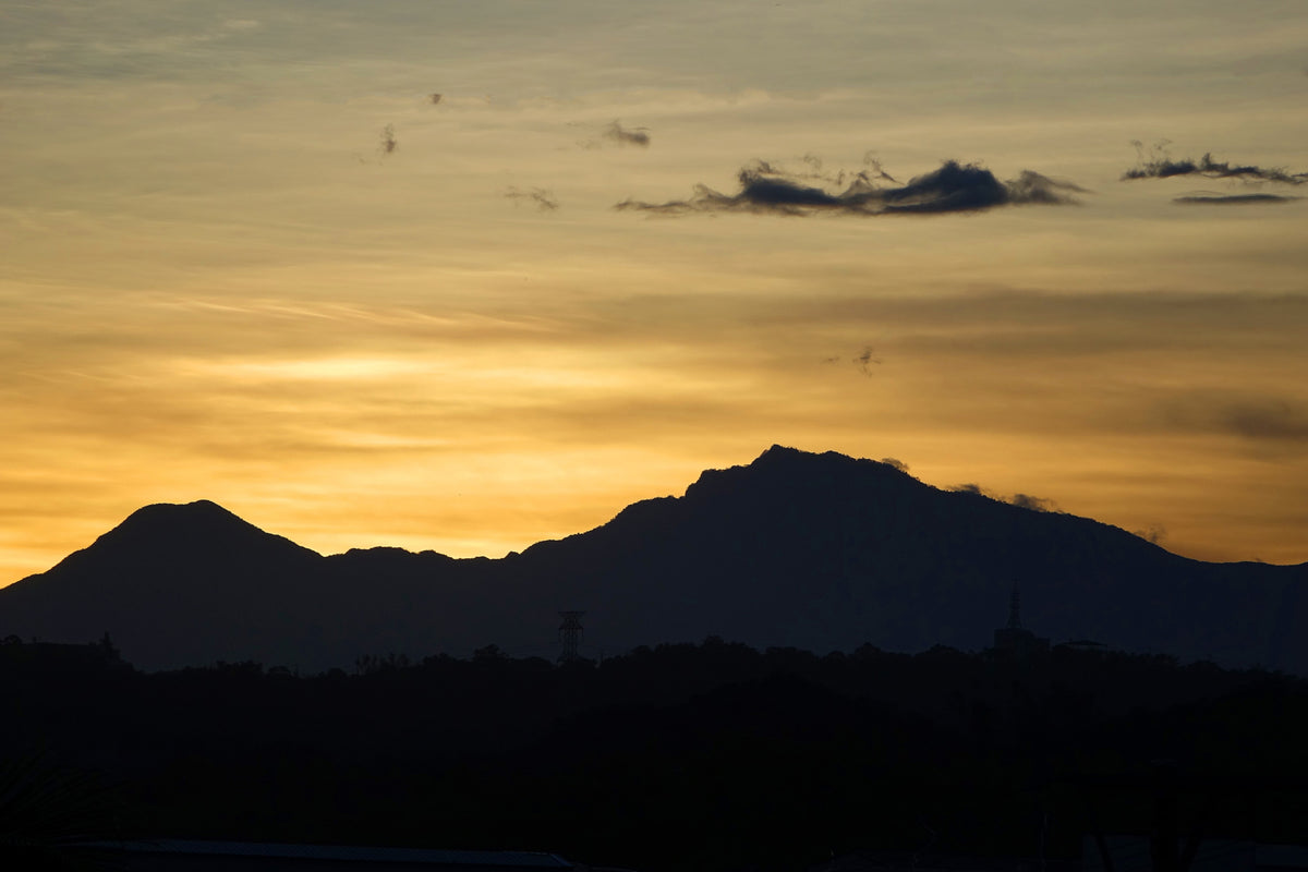canvas-print-the-sunrise-in-the-mountains