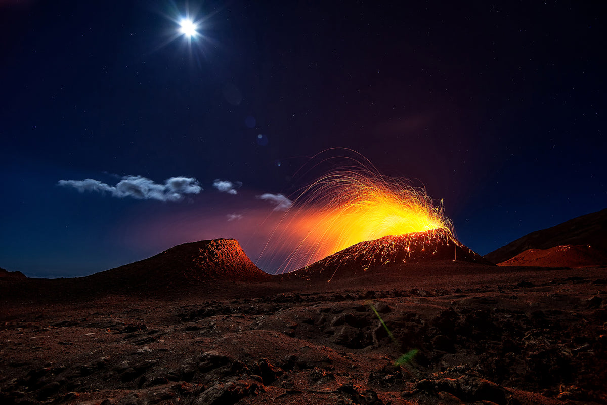 modern-3-piece-aluminium-print-lava-flow-with-the-moon