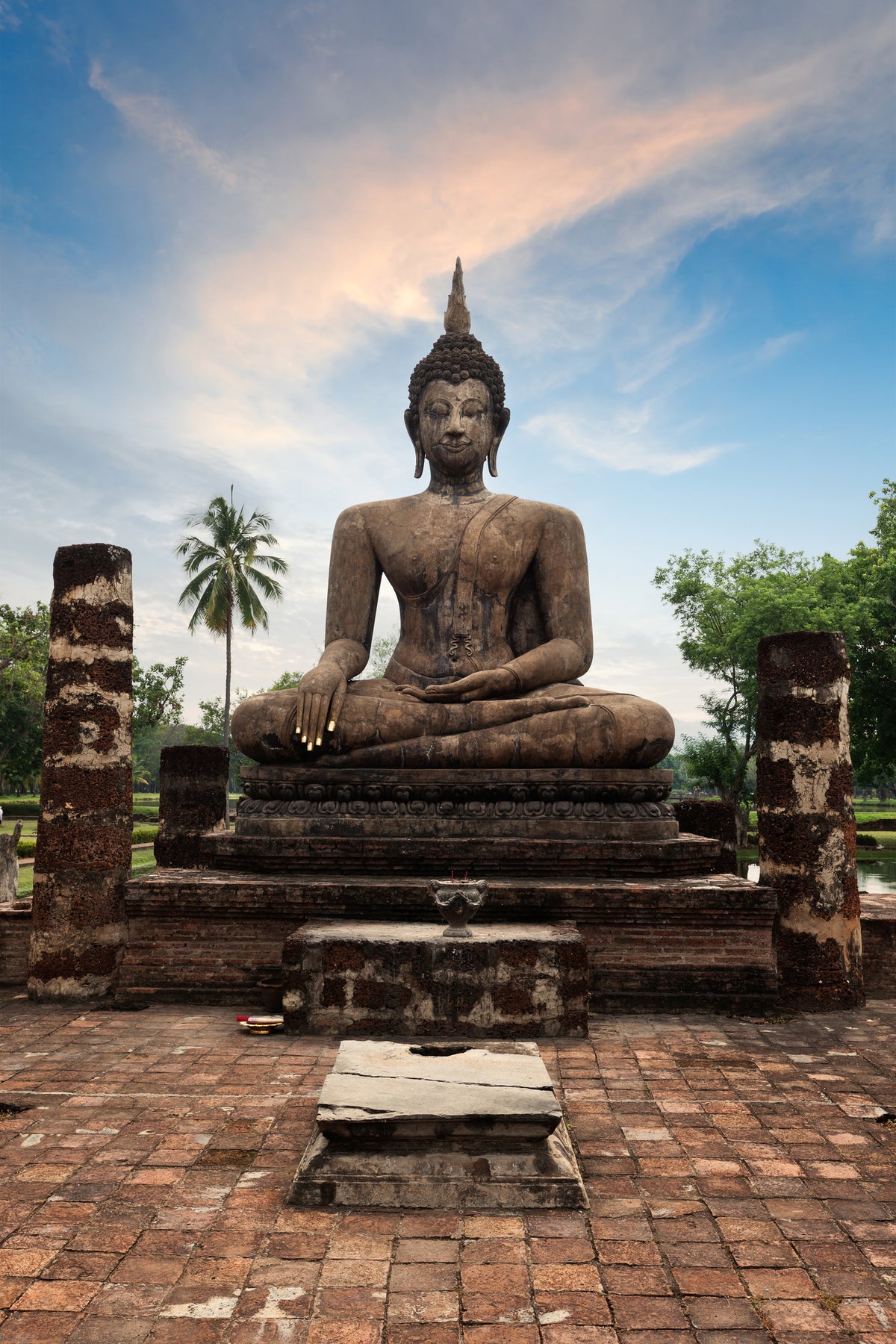 framedposter-print-buddha-statue-at-dusk