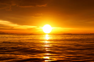 modern-3-piece-aluminium-print-glowing-sunset-on-the-water