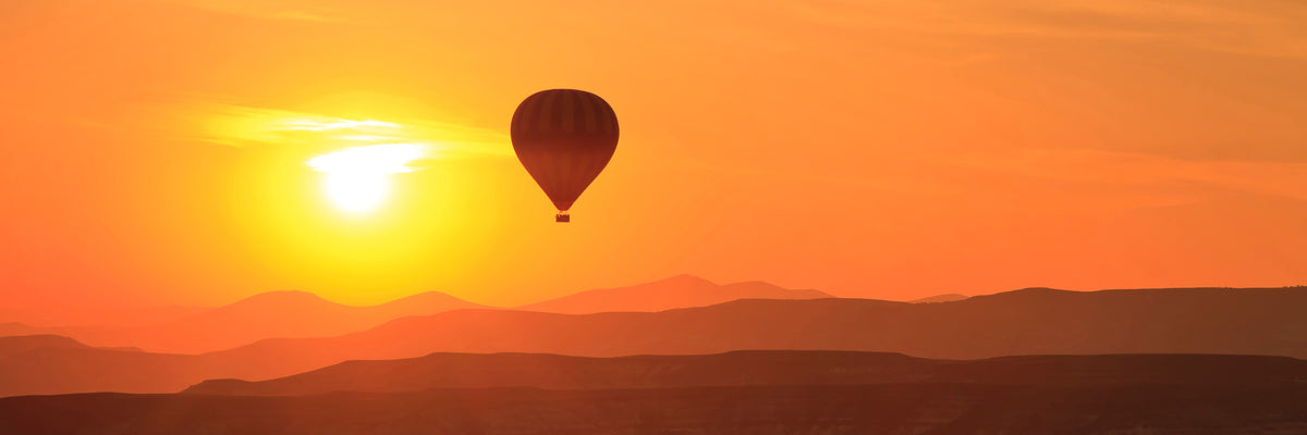 panoramic-3-piece-canvas-print-hot-air-balloon-at-sunset-panorama