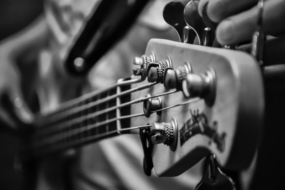 3-piece-acrylic-print-close-up-guitarist