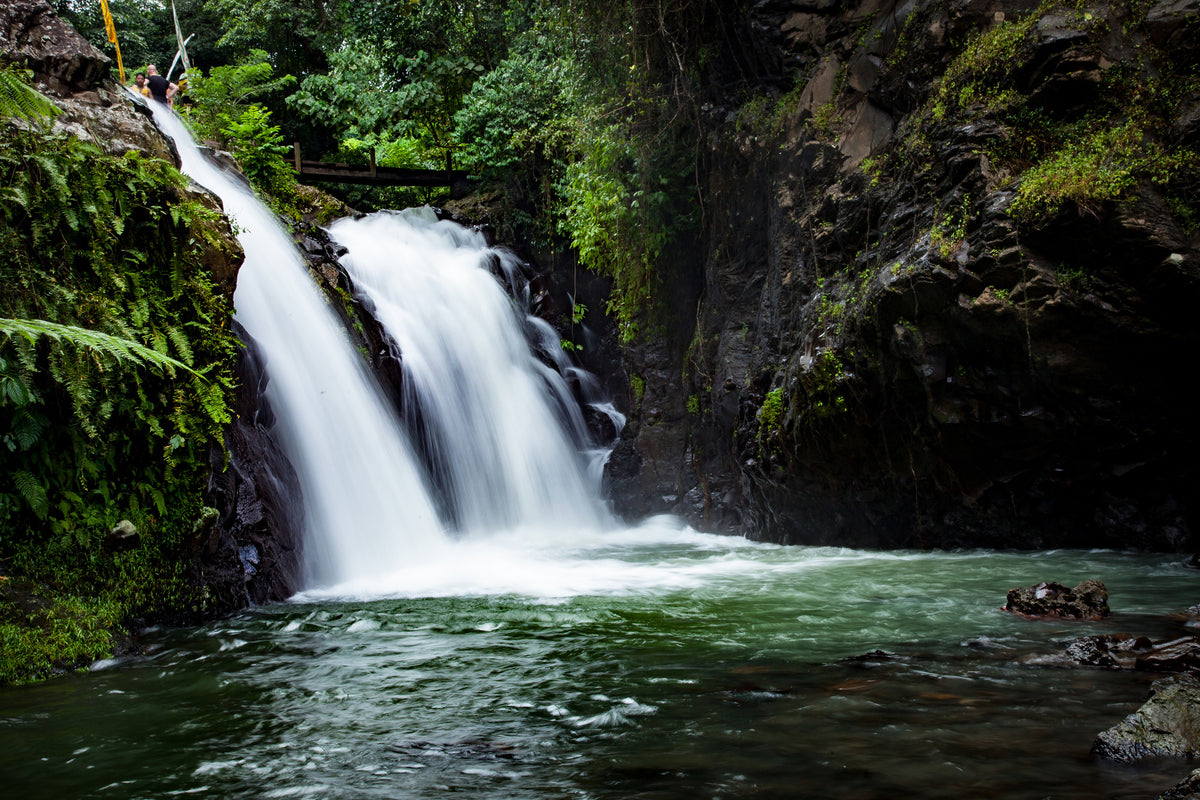 canvas-print-waterfall-in-the-evening-light