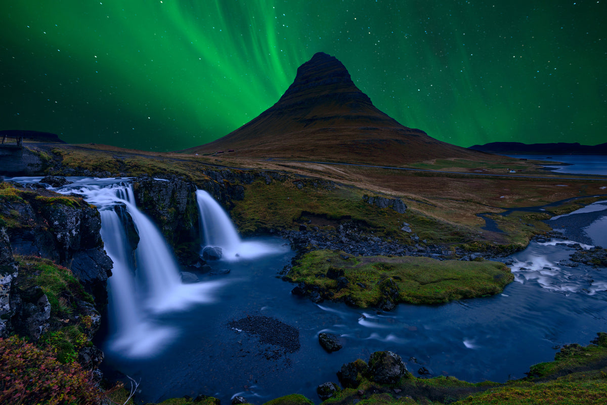 acrylic-print-kirkjufell-under-a-boreal-green-sky