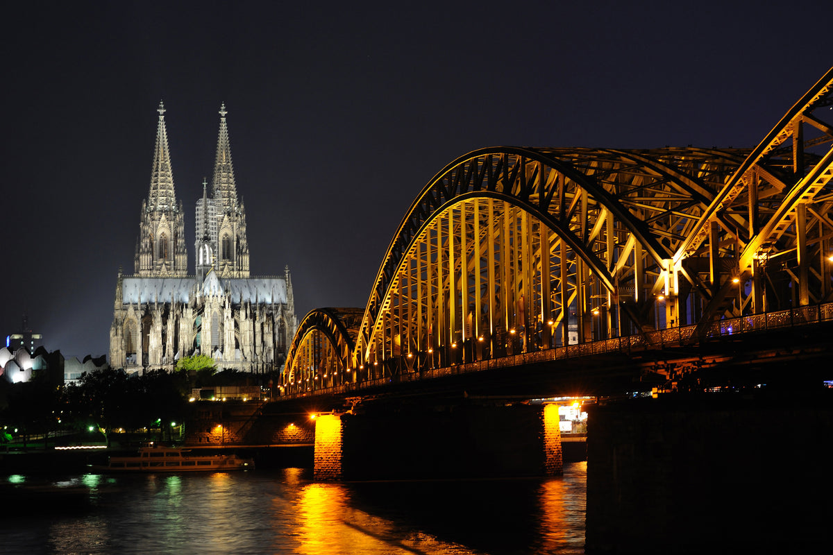 3-piece-canvas-print-at-night-in-cologne