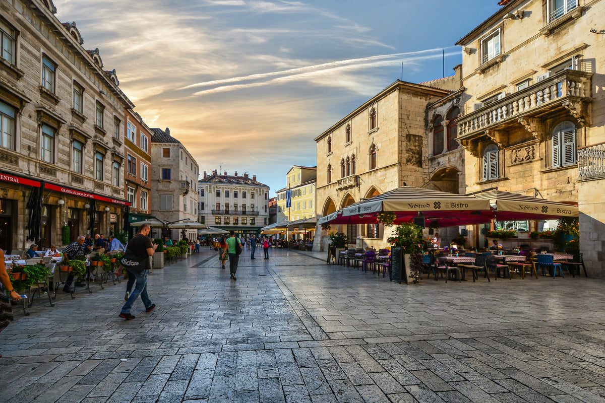 3-piece-canvas-print-shopping-street
