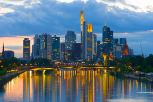 framedcanvas-print-skyline-frankfurt