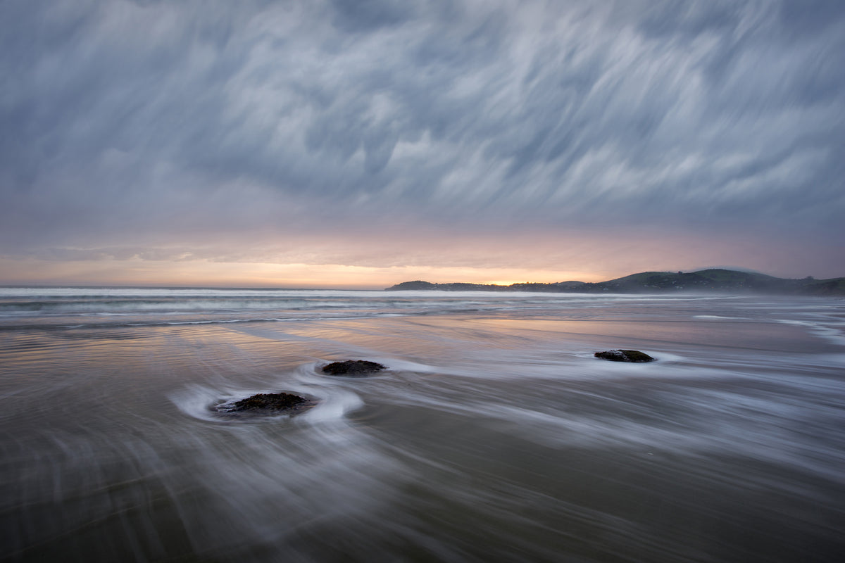poster-print-windy-dawn-at-koekohe-beach