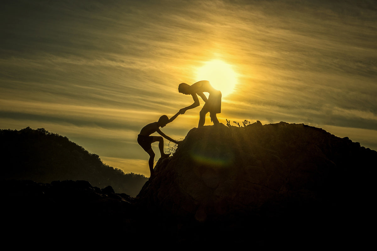 canvas-print-climbing-in-the-mountains