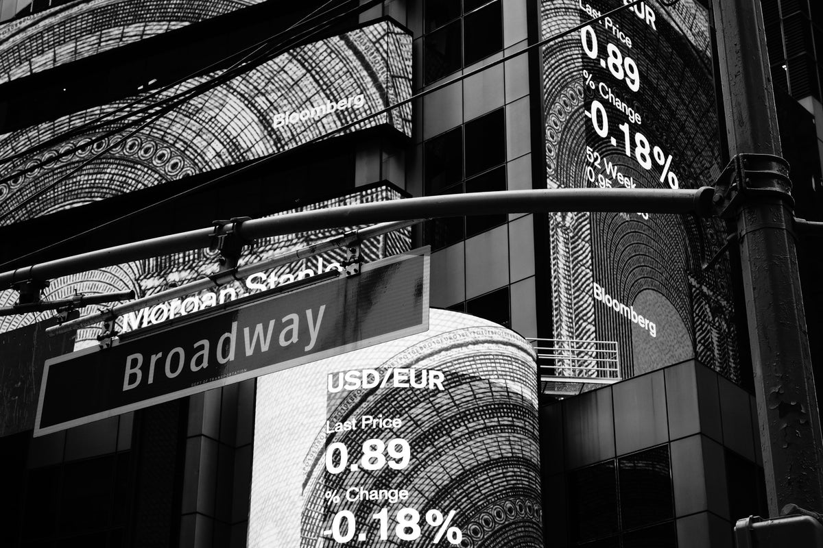 framedposter-print-at-night-on-broadway